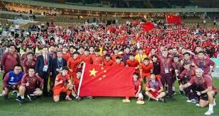 被赠送云达不莱梅印有8号的球衣，克罗斯：这是合同报价吗