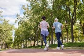 巴萨双喜！德容、费尔明重返训练场 弗利克迎战力增强